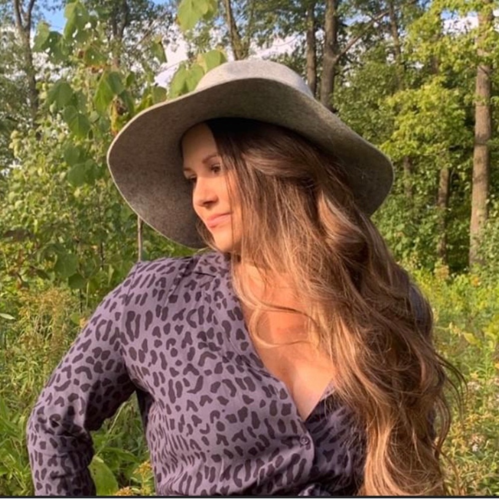 Hi 👋There! I Am Selling Harmybug’s Closet Inventory! Please Checkout Her Closet